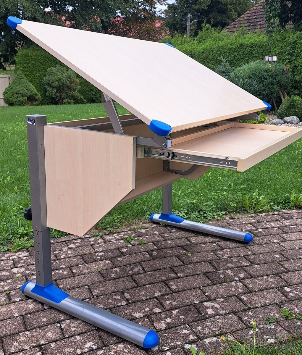 Písací stôl vhodný aj na rysovanie