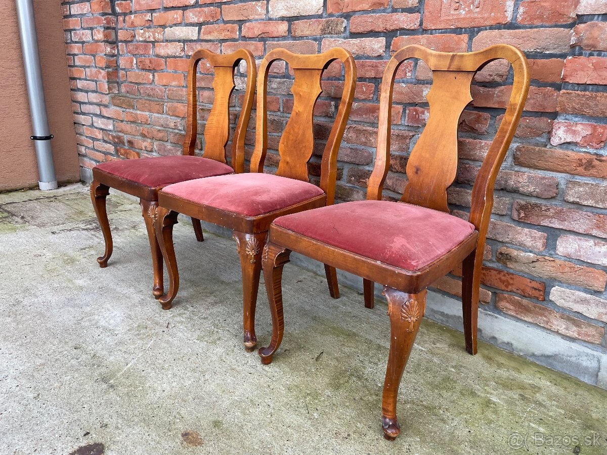 Elegantné vintage stoličky v štýle Queen Anne