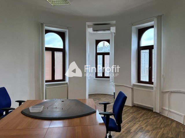 Kancelársky priestor s vlastným zázemím na prenájom - 107 m2