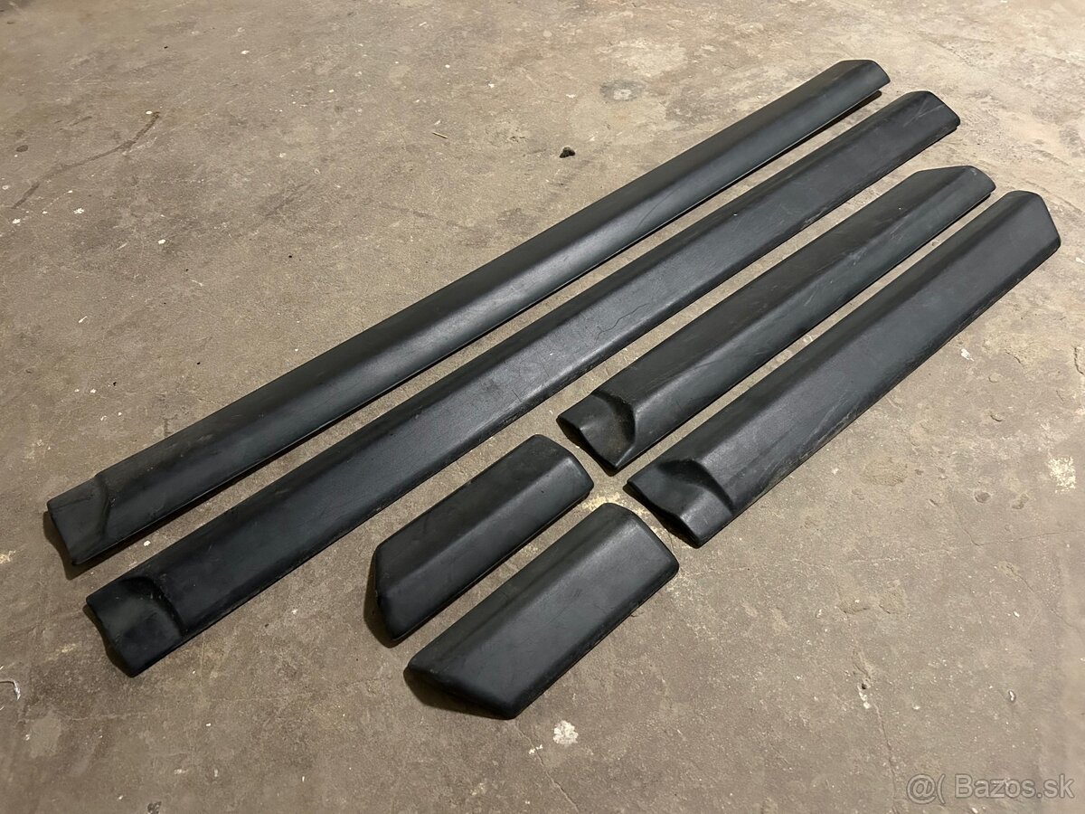 Jeep Cherokee Bocne listy