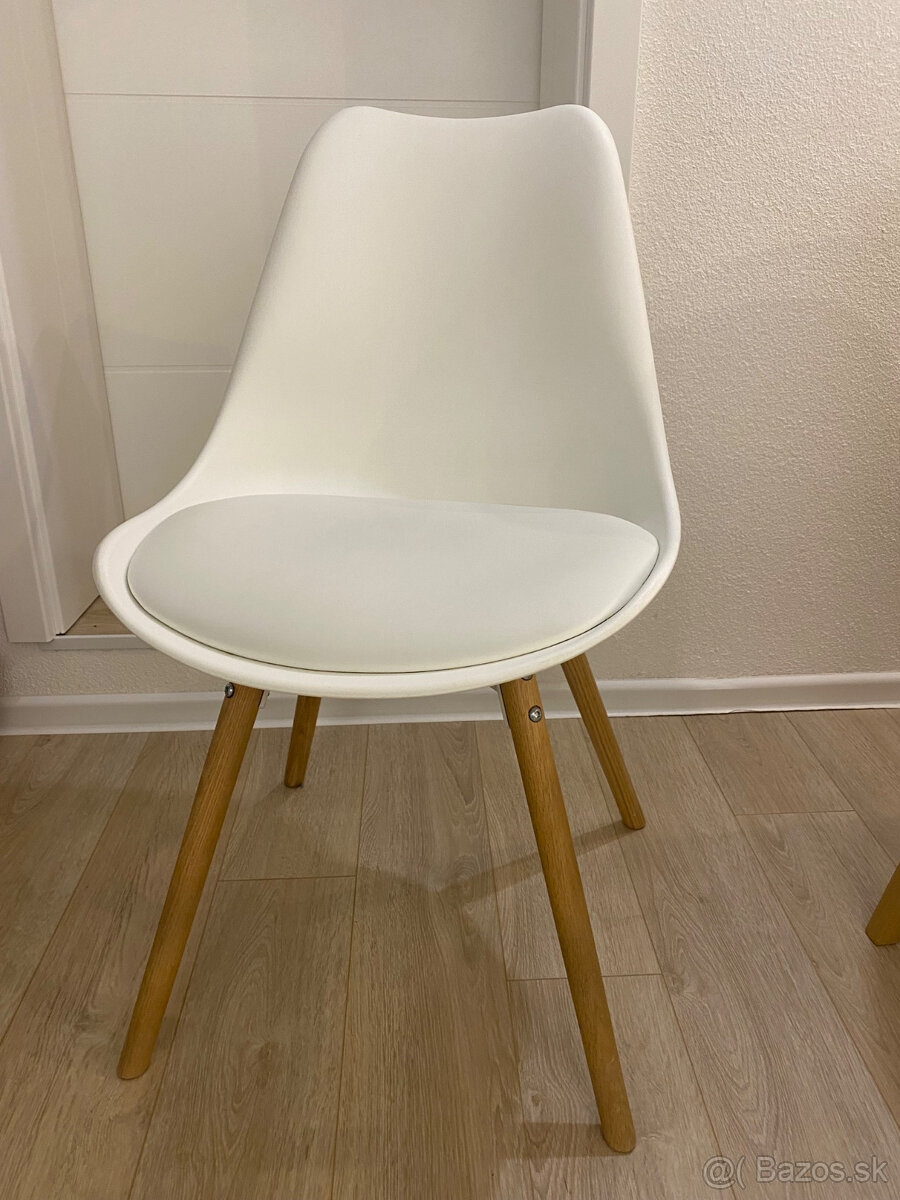 Jedálenské stoličky