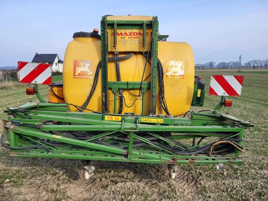 Postrekovač Amazone UF 1200 15 m, hydraulicky otváraný, počí