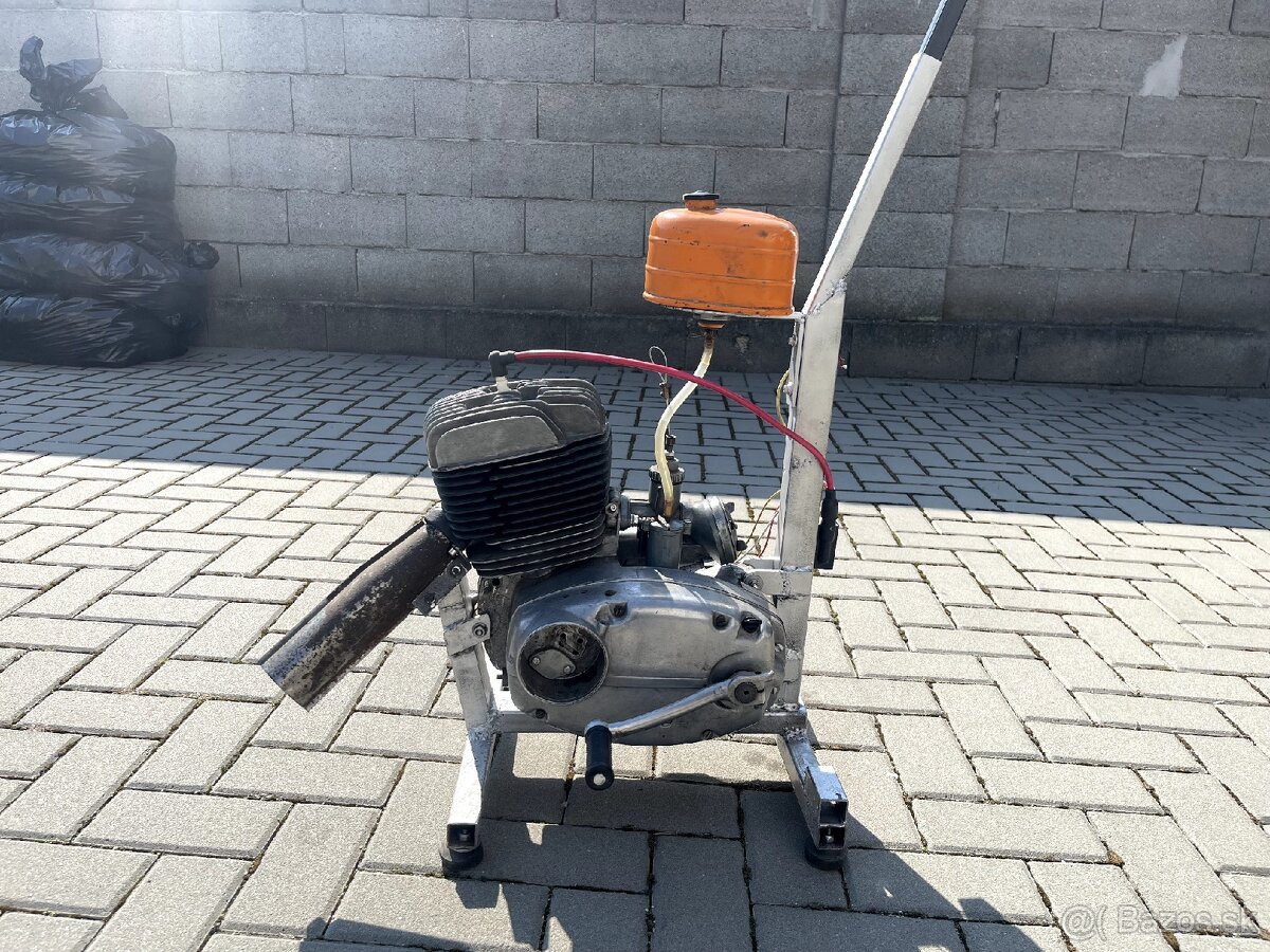 Motor ČZ 175/477