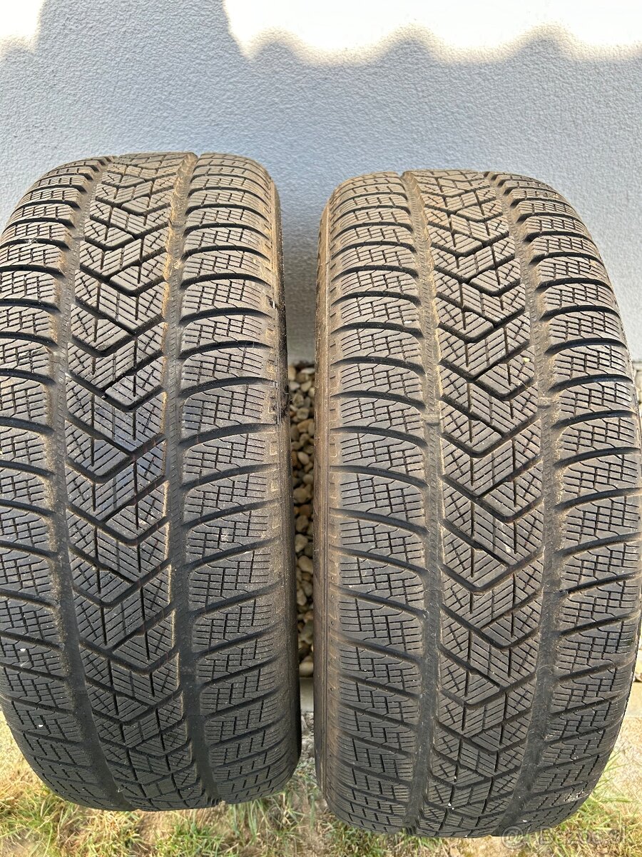 Predam 2 ks zimne pneu 235/55R19 Pirelli Scorpion