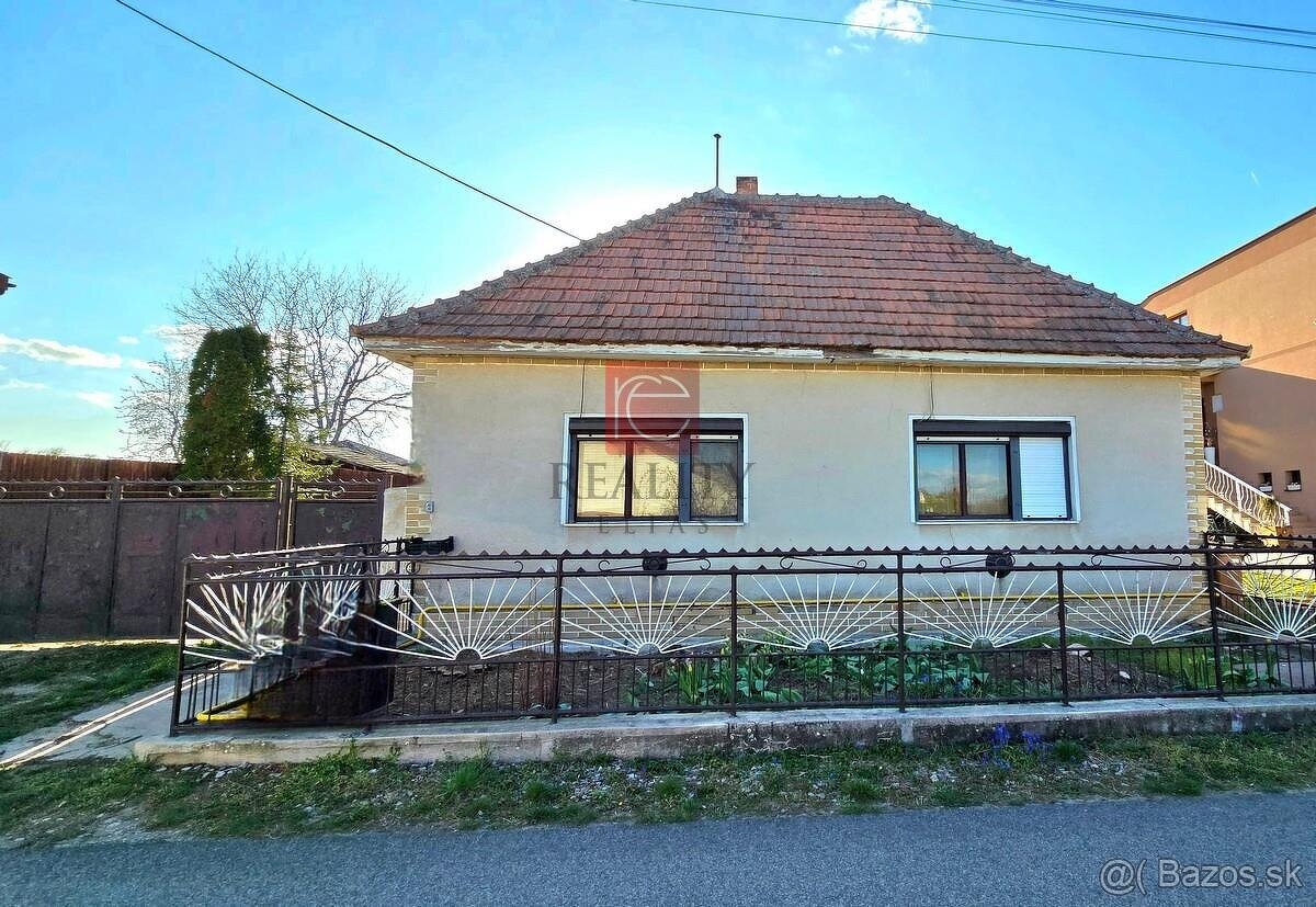 NA PREDAJ rodinný dom s veľkým pozemkom, Hruboňovo