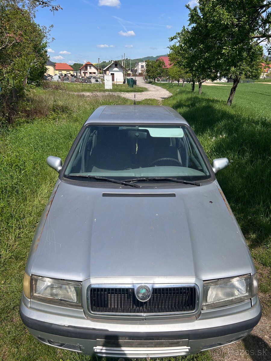 Predam Škodu Felíciu náhradnej diely v celku
