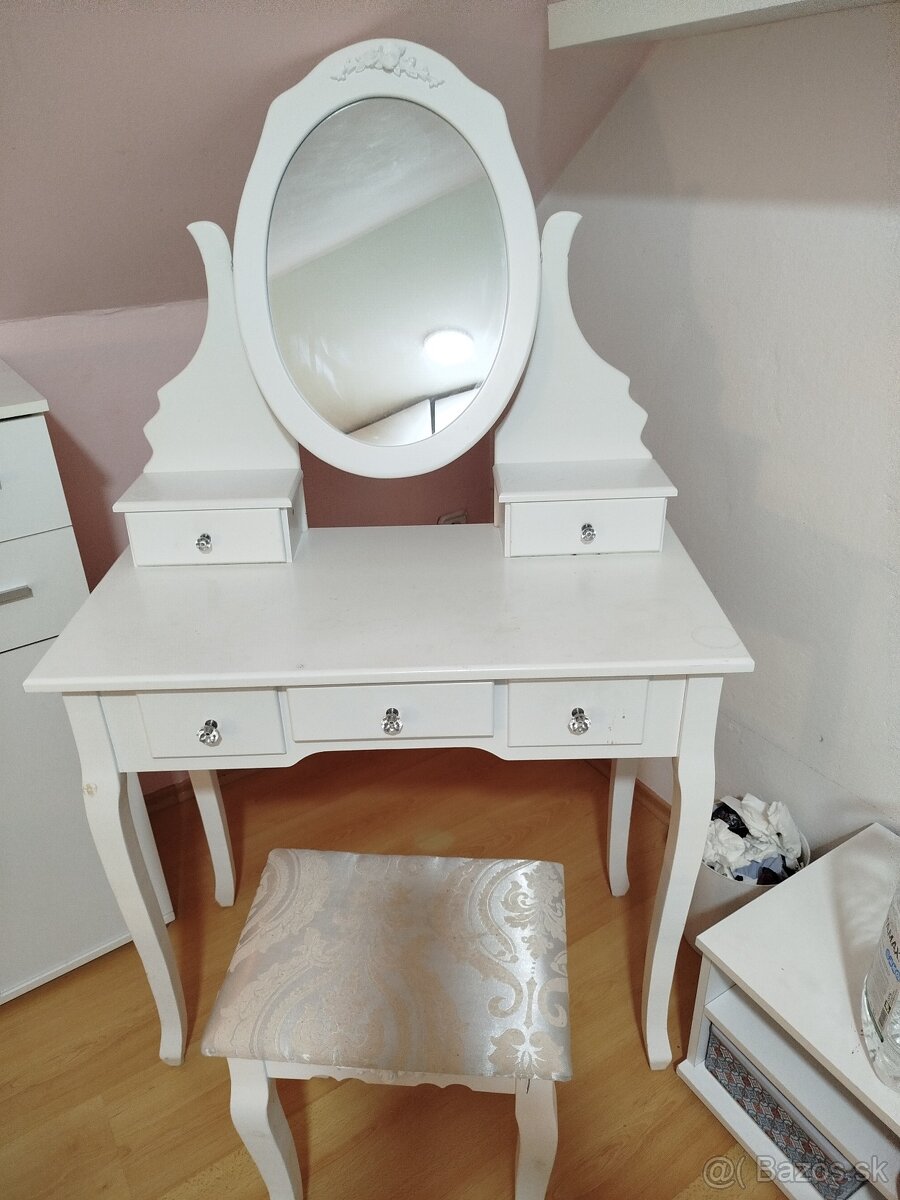 Zrkadlo so stolickou