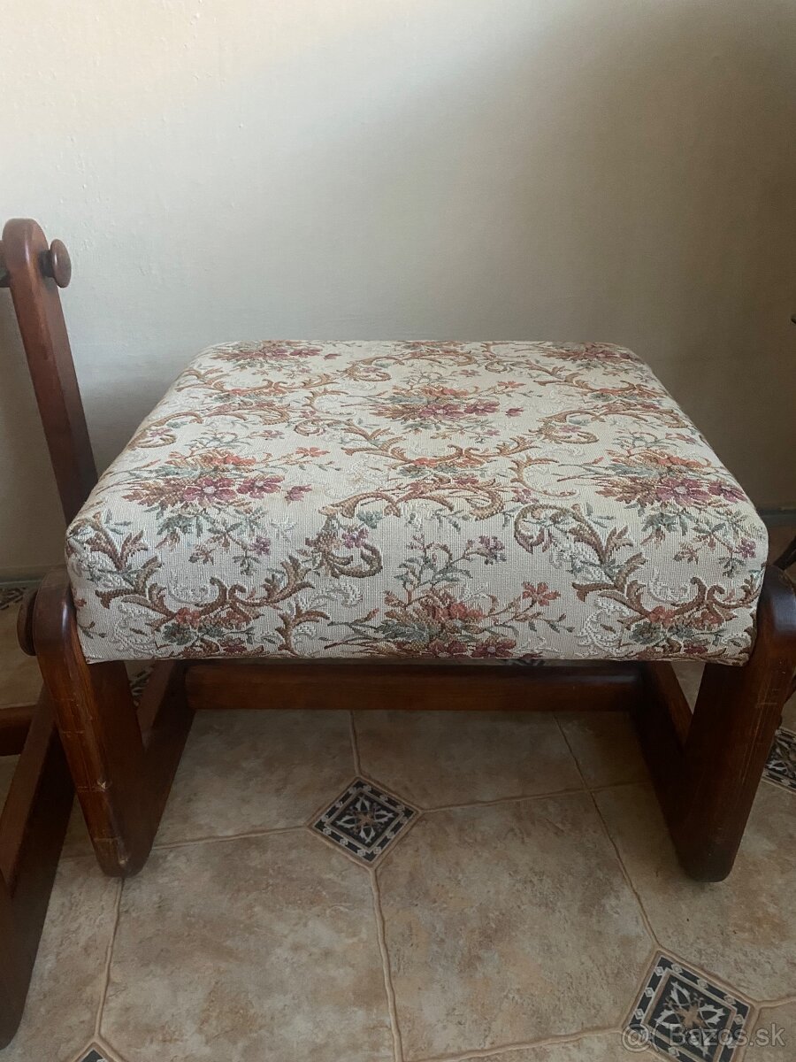 Kresla a stôl