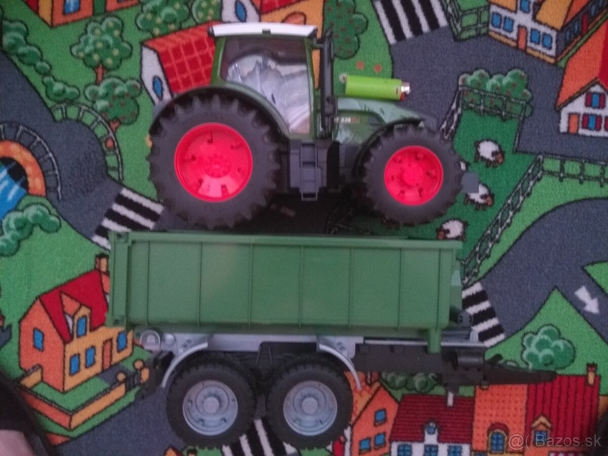 Bruder traktor + vlečku.