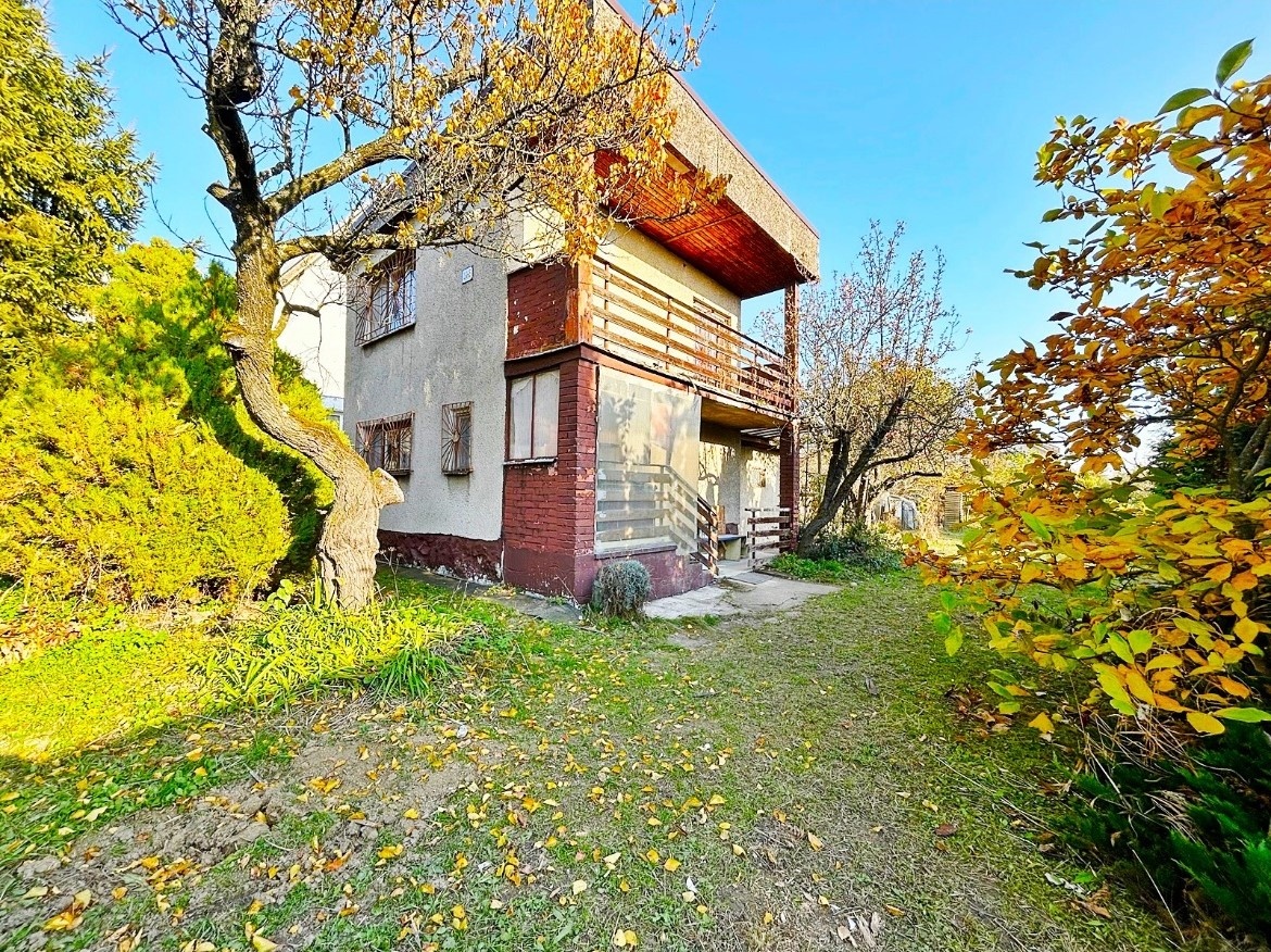 Pozemok s chatkou Pereš