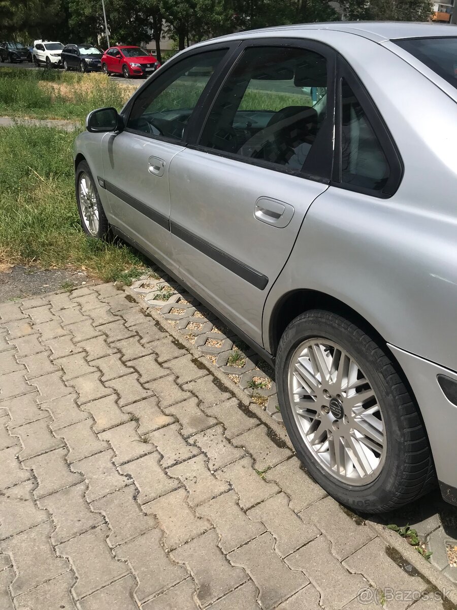 V CENE JE AJ PREPIS predam volvo s80 2,0turbo benzin 120kw