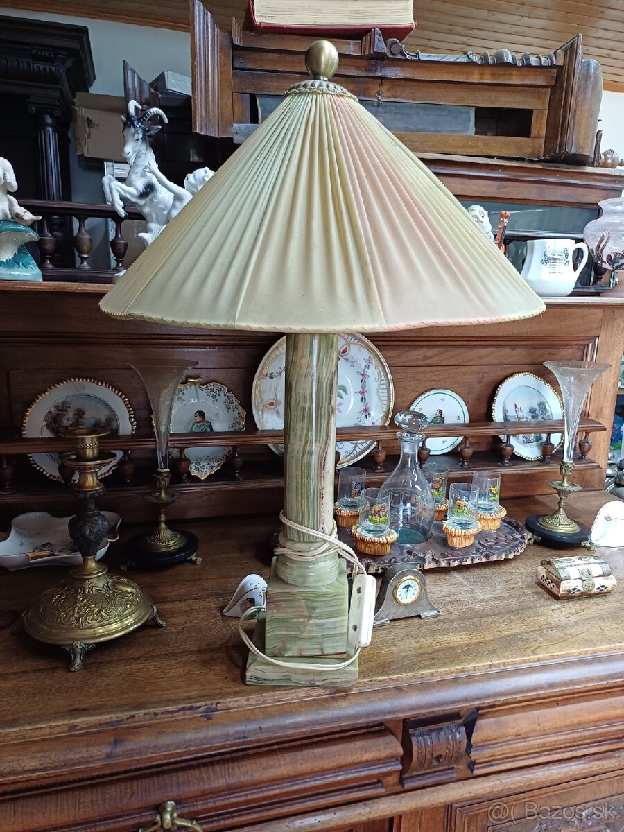 Predám starozitnu mramorovu lampu