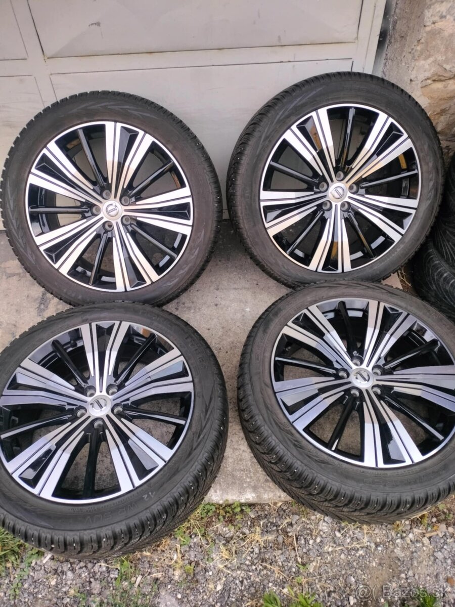 4ks alu disky orig. Volvo 5x108 R20 pneu 255/45 r20