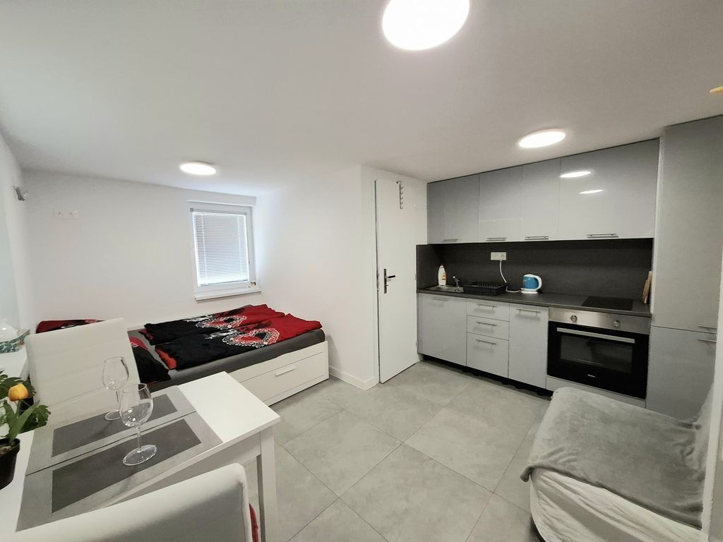 1 izb byt Zlaté piesky s pozemkom 250m2, klimatizácia, elekt