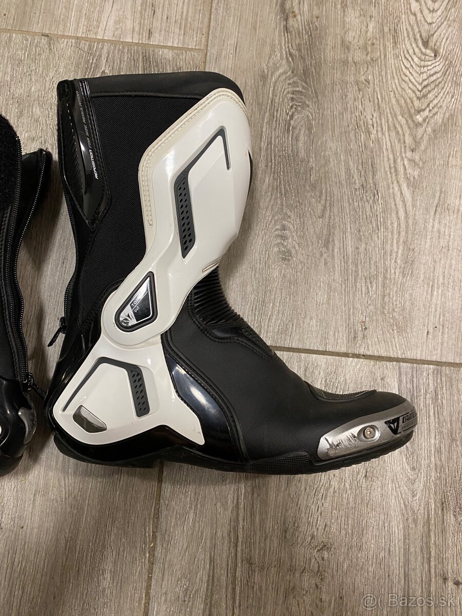 Dainese torque D1 out 44