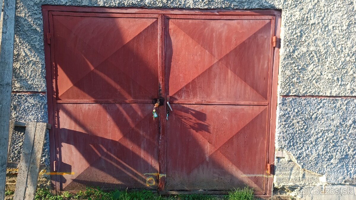 Predám garážové dvojkrídkove vráta