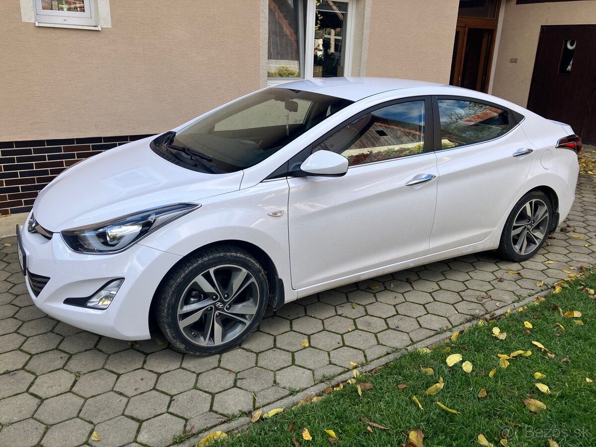 Hyundai Elantra, kupený na Slovensku, nájazd len 53600 km.
