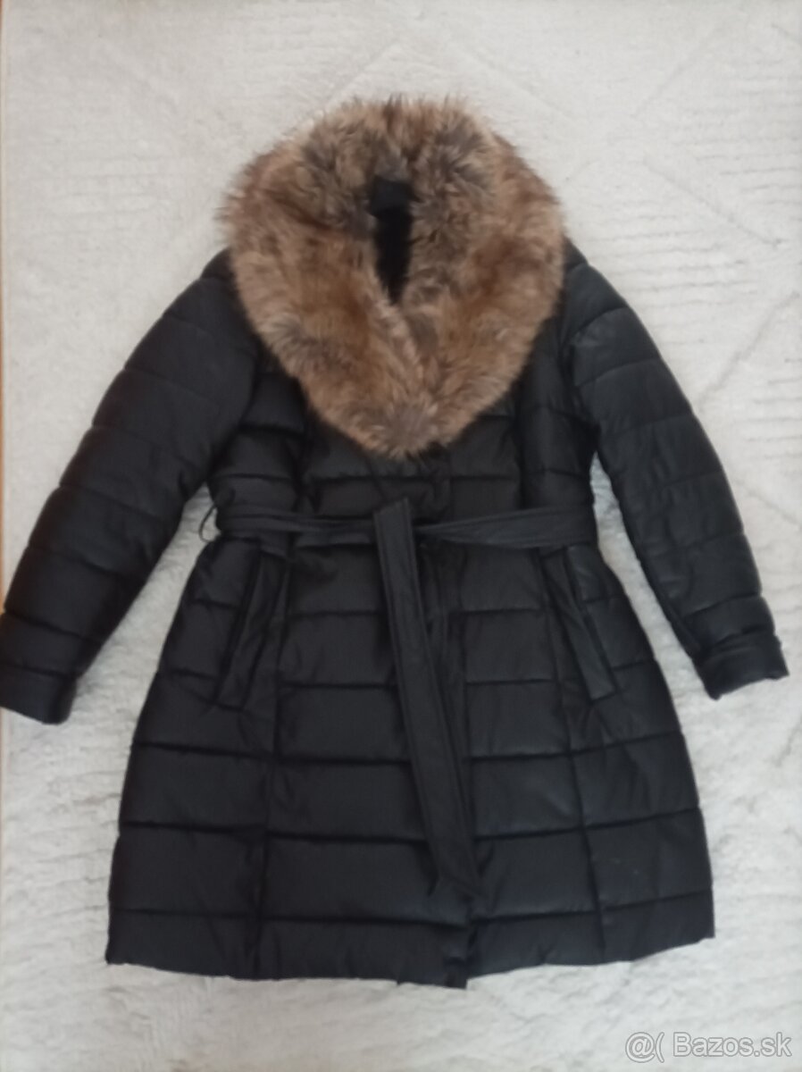 Čierna bunda s kožušinkou