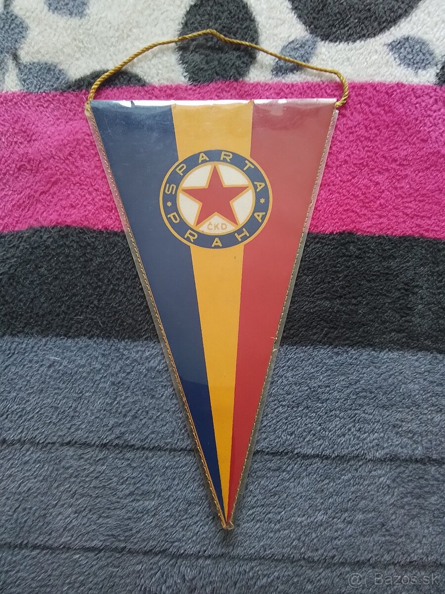 Vlajka sparta praha  ÷ podpisy hráčov