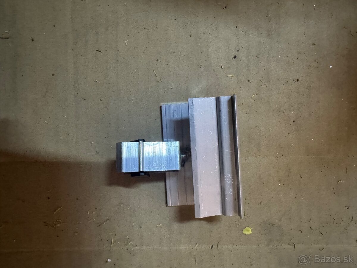 K2 Systems – krajová úchytka fotovoltických panelov (striebo