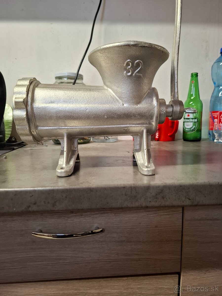 Mlynček na mäso 32