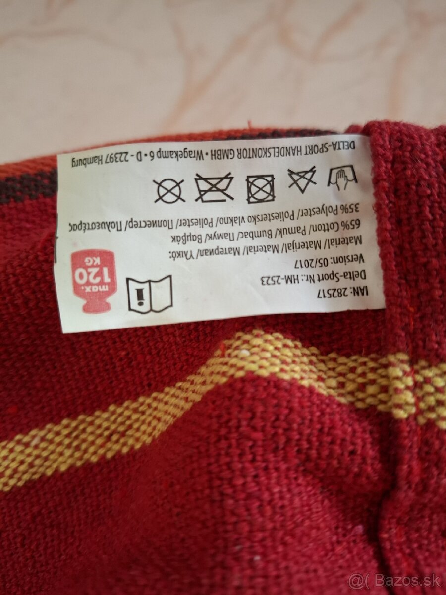 Hojdacka na zavesenie z hrubej,pevnej latky.