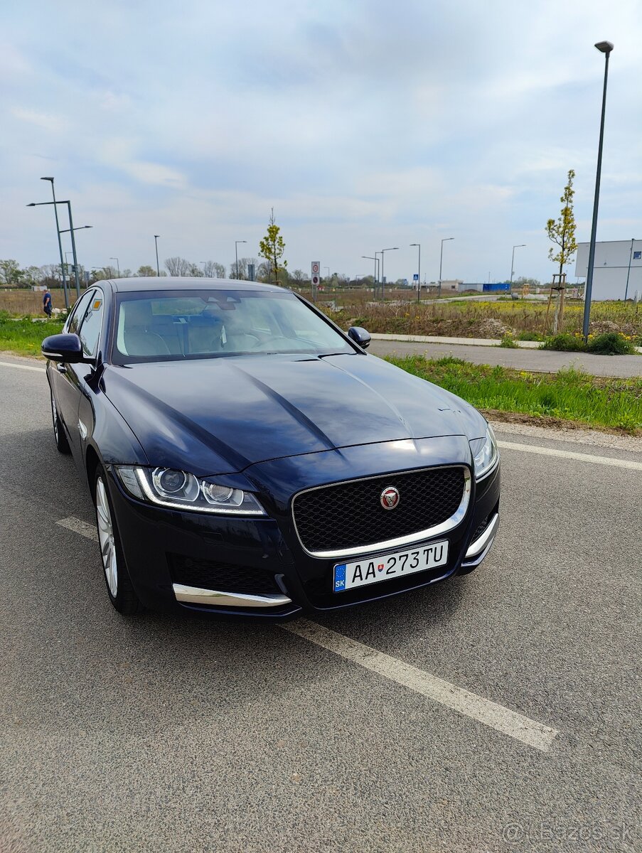 Jaguar XF 2.0 benzín 250 HP – spojenie vykonu a komfortu