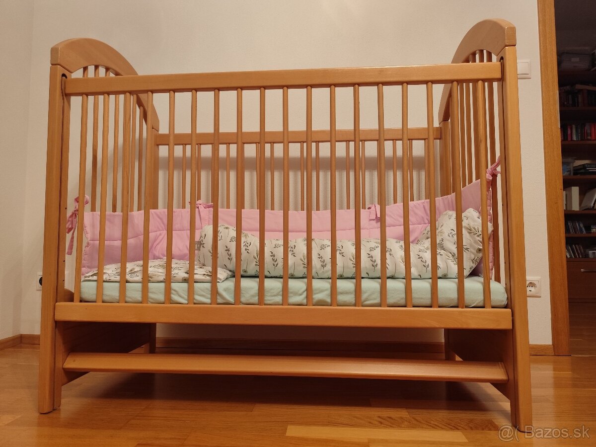Detská postieľka z masívu
