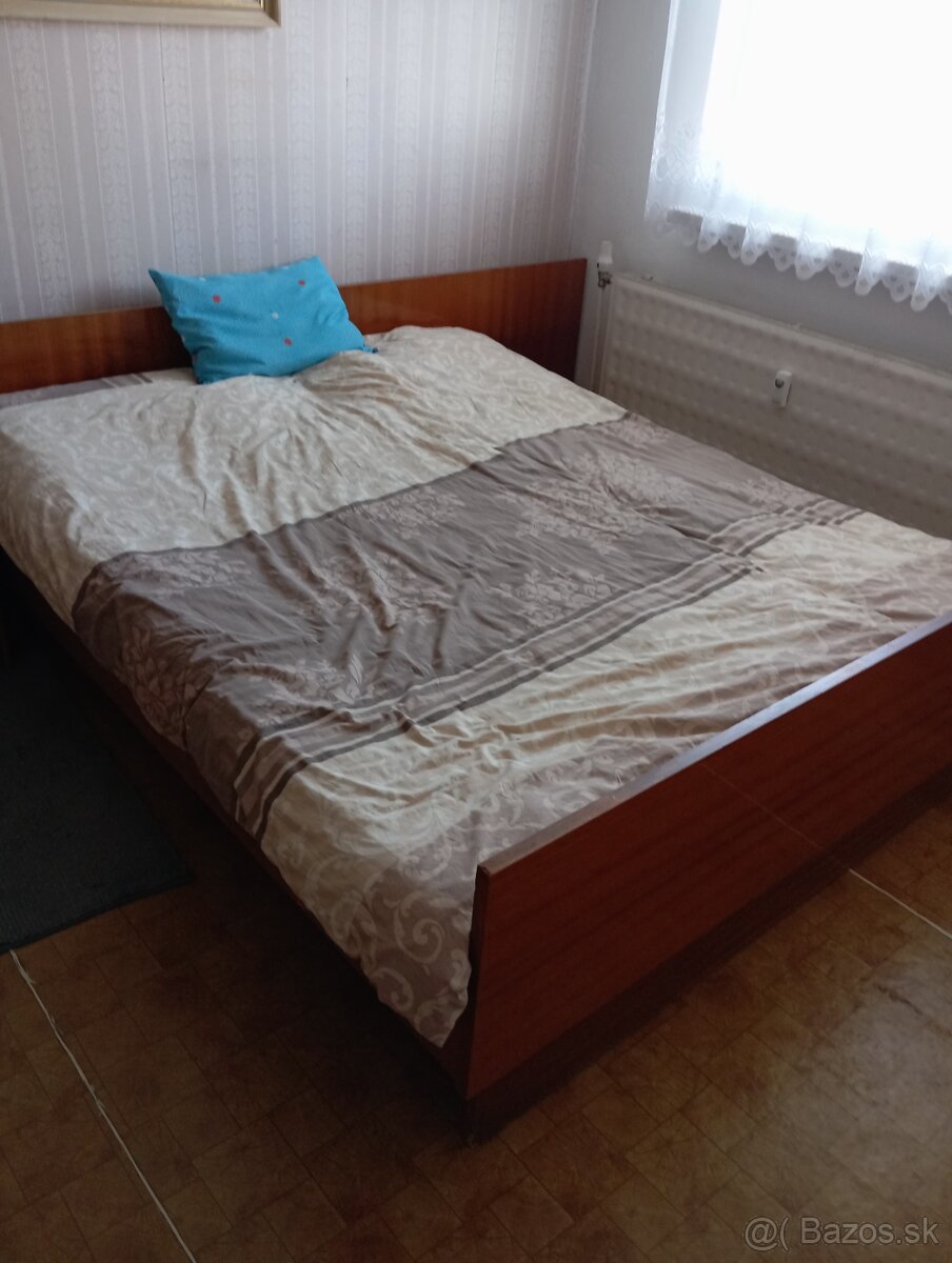 Retro manželská posteľ mahagón