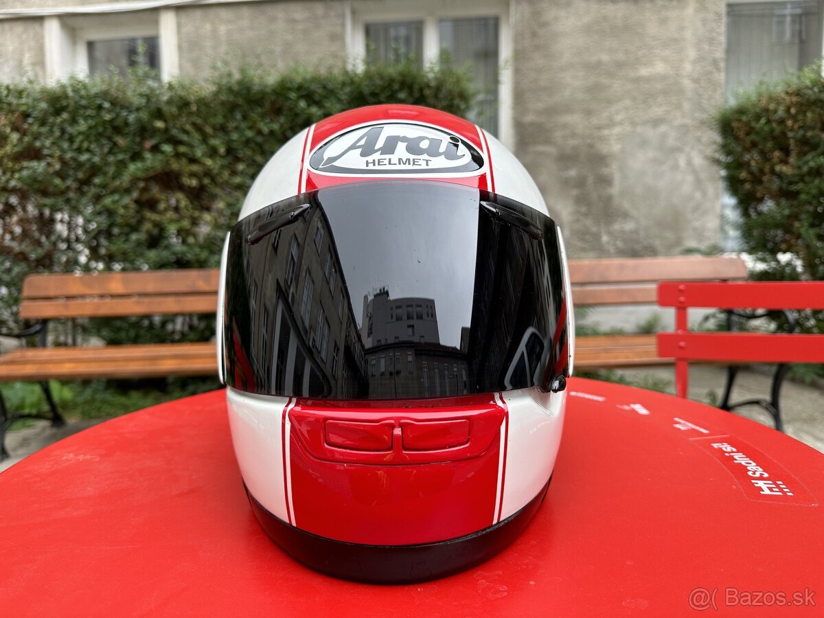 Arai prilba na moto
