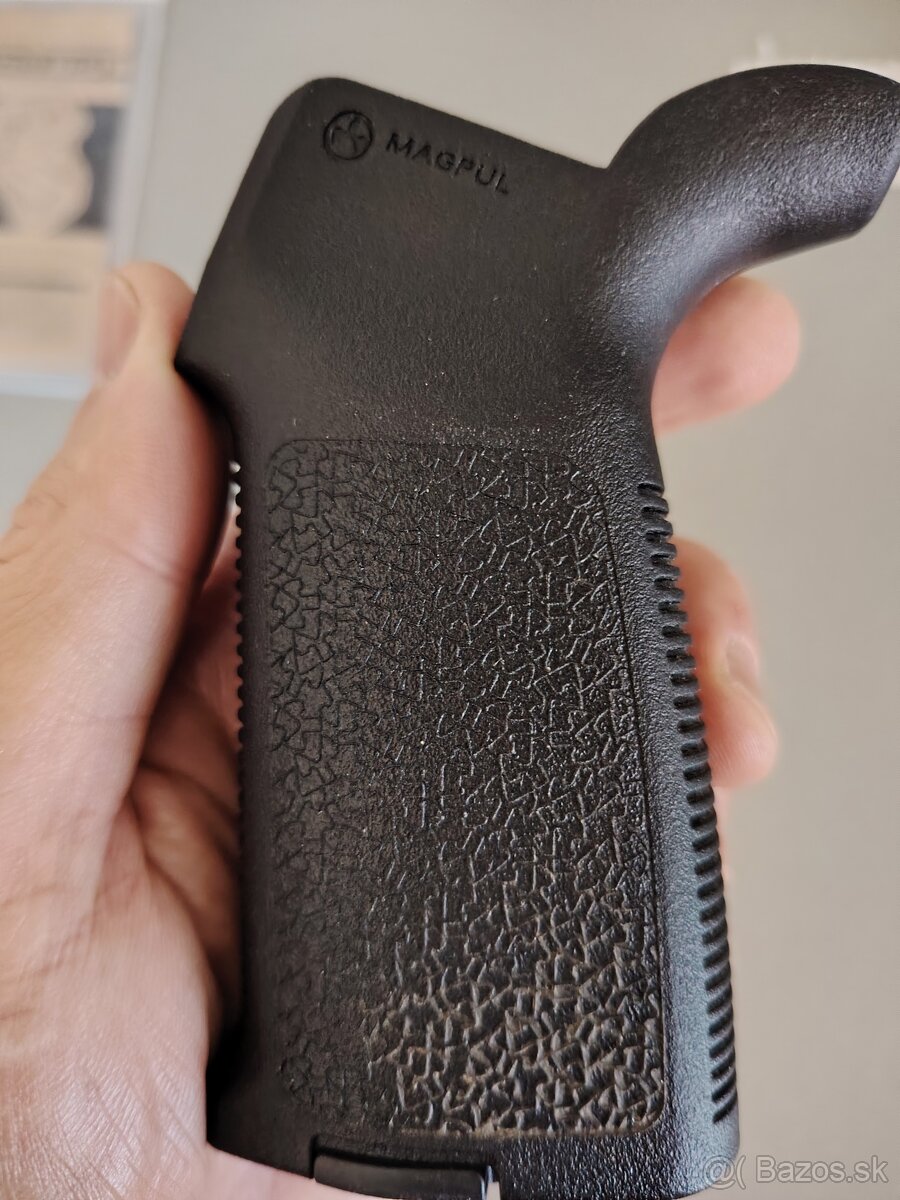 Pažbička AR 15