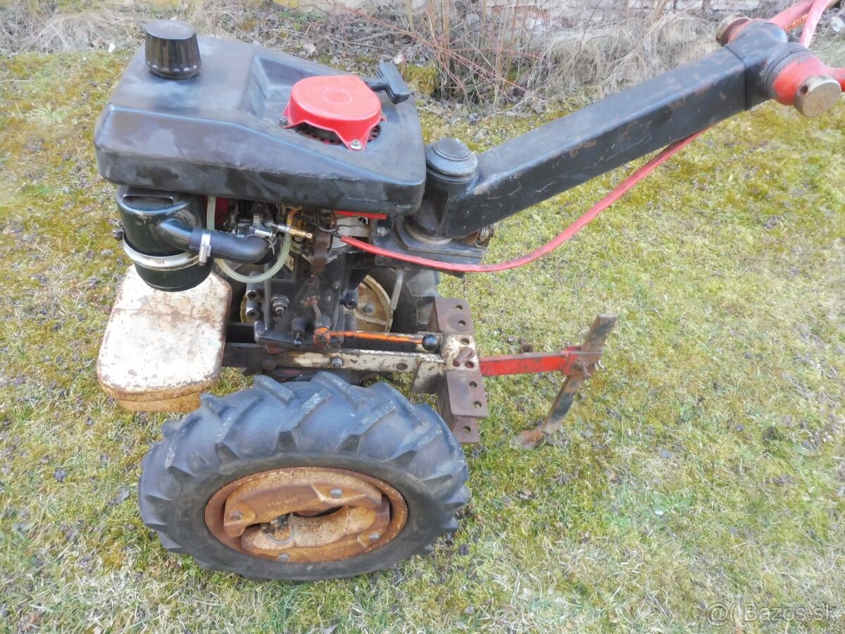 predám malotraktor vari systém. s náradím a prislušenstvom