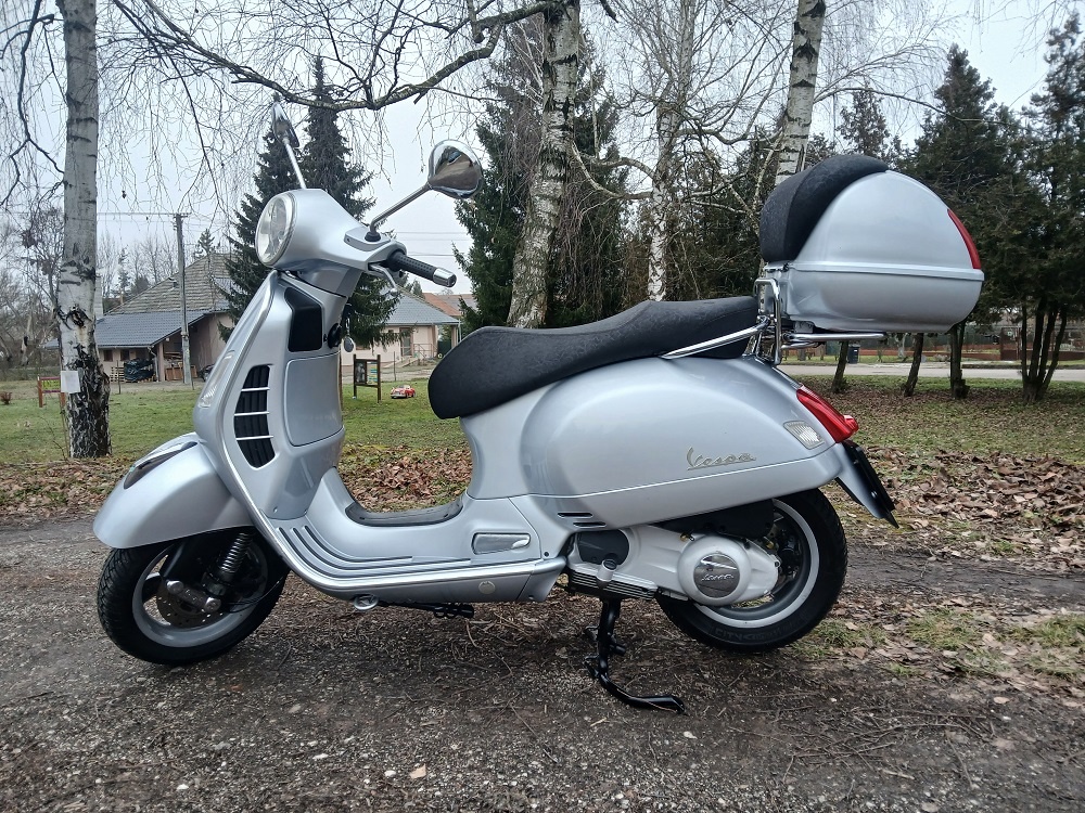 Piaggio Vespa GTS 250