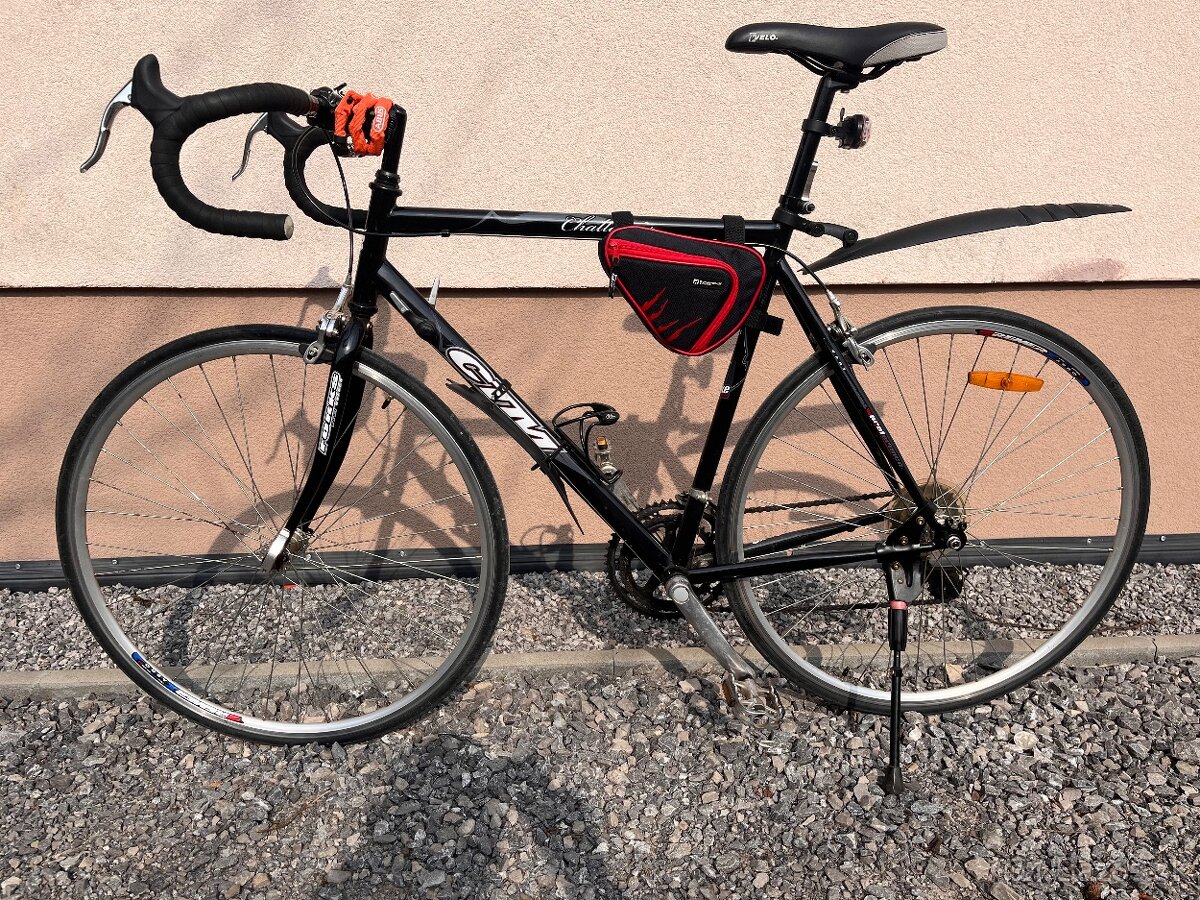 Cestný bicykel