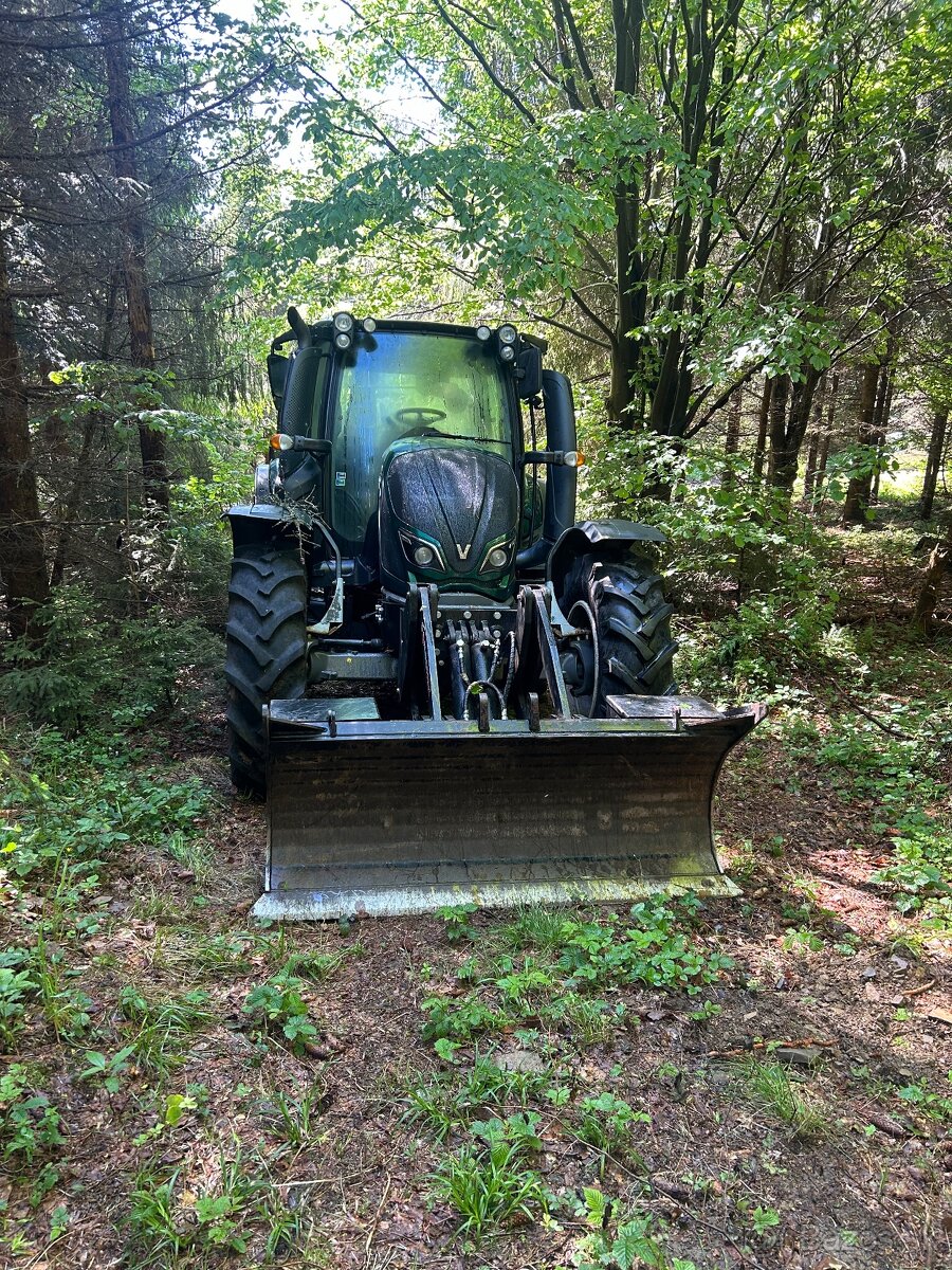Predam traktor valtra n104h5