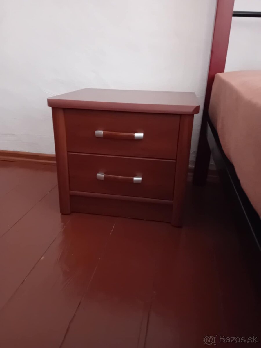 Predám dva nočné stolíky a toaletný stolík so zrkadlom