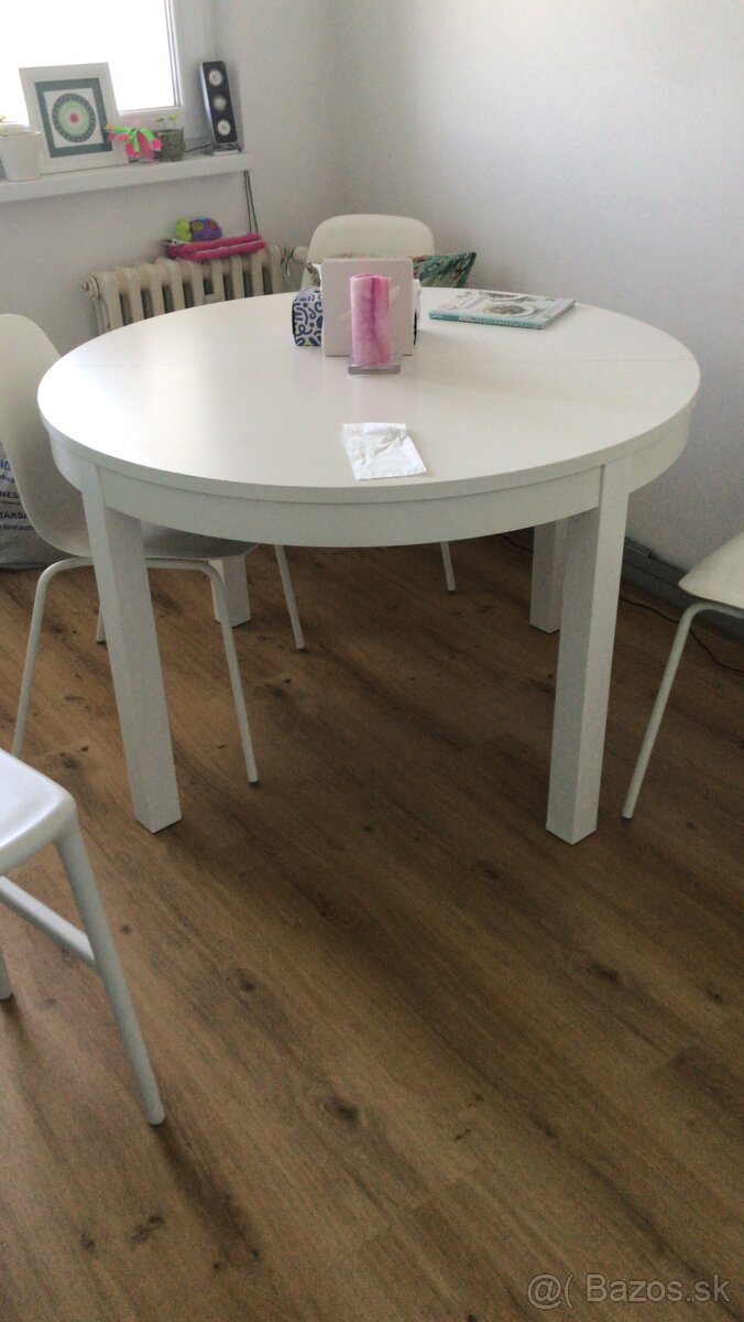 Okrúhly rozkladací stol Ikea Bjursta