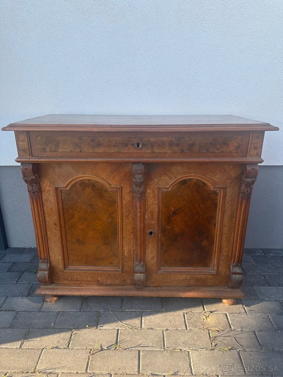 Starožitnosti skriňa, stará skrina