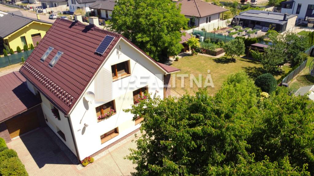 RODINNÝ DOM S GARÁŽOU A ALTÁNKOM, KRIVÁŇ, 933 M2