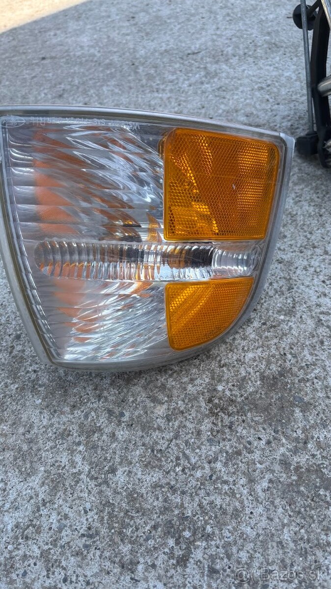 Ford Explorer svetlo a smerovka