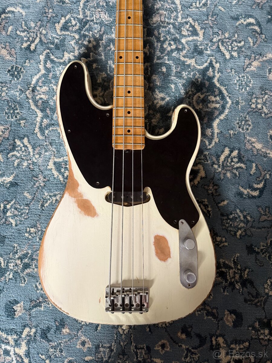 MILAN ČÍŽ HANDMADE 51" P-BASS + fender case