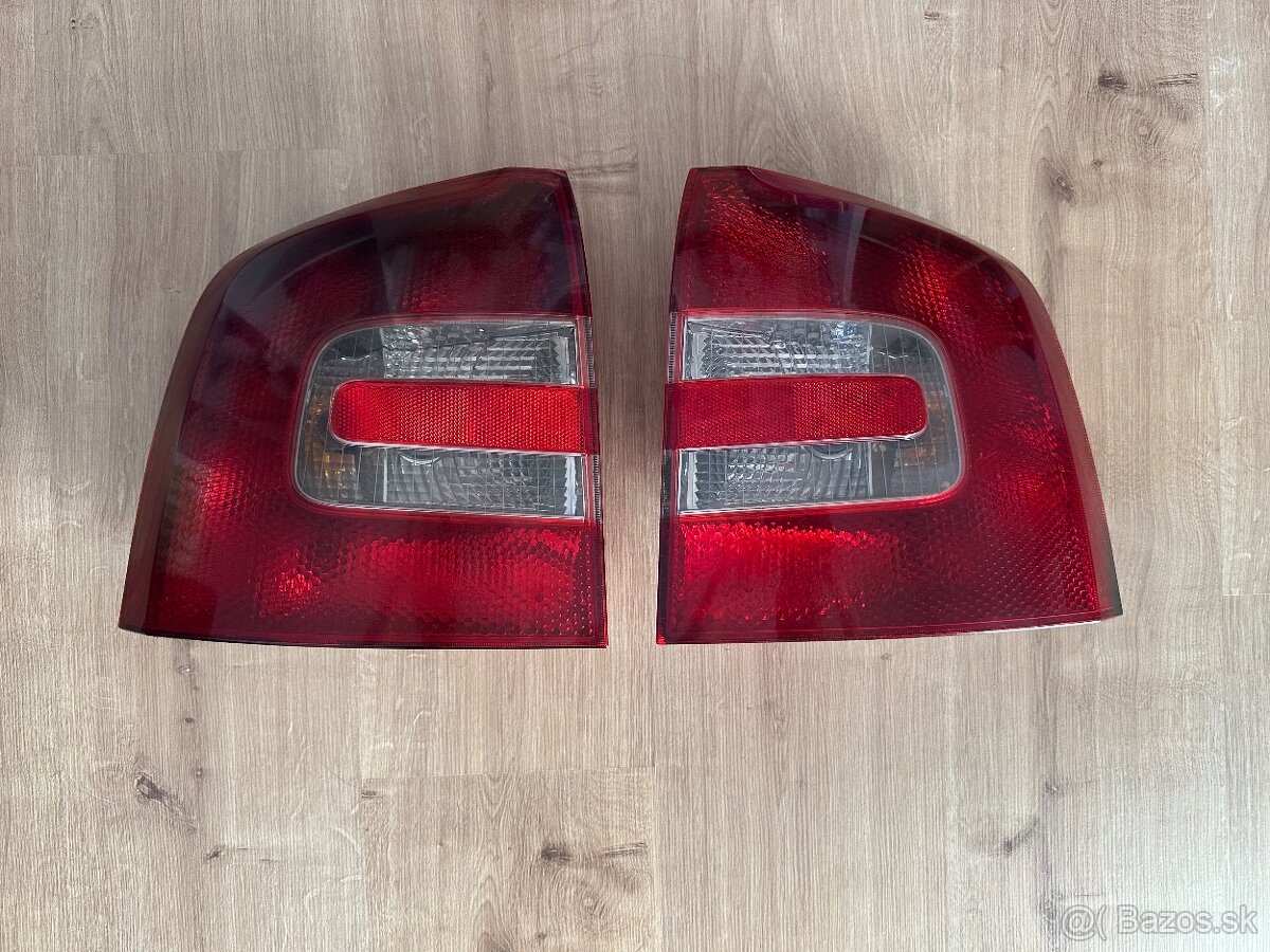 Škoda Octavia 2 zadné svetla combi