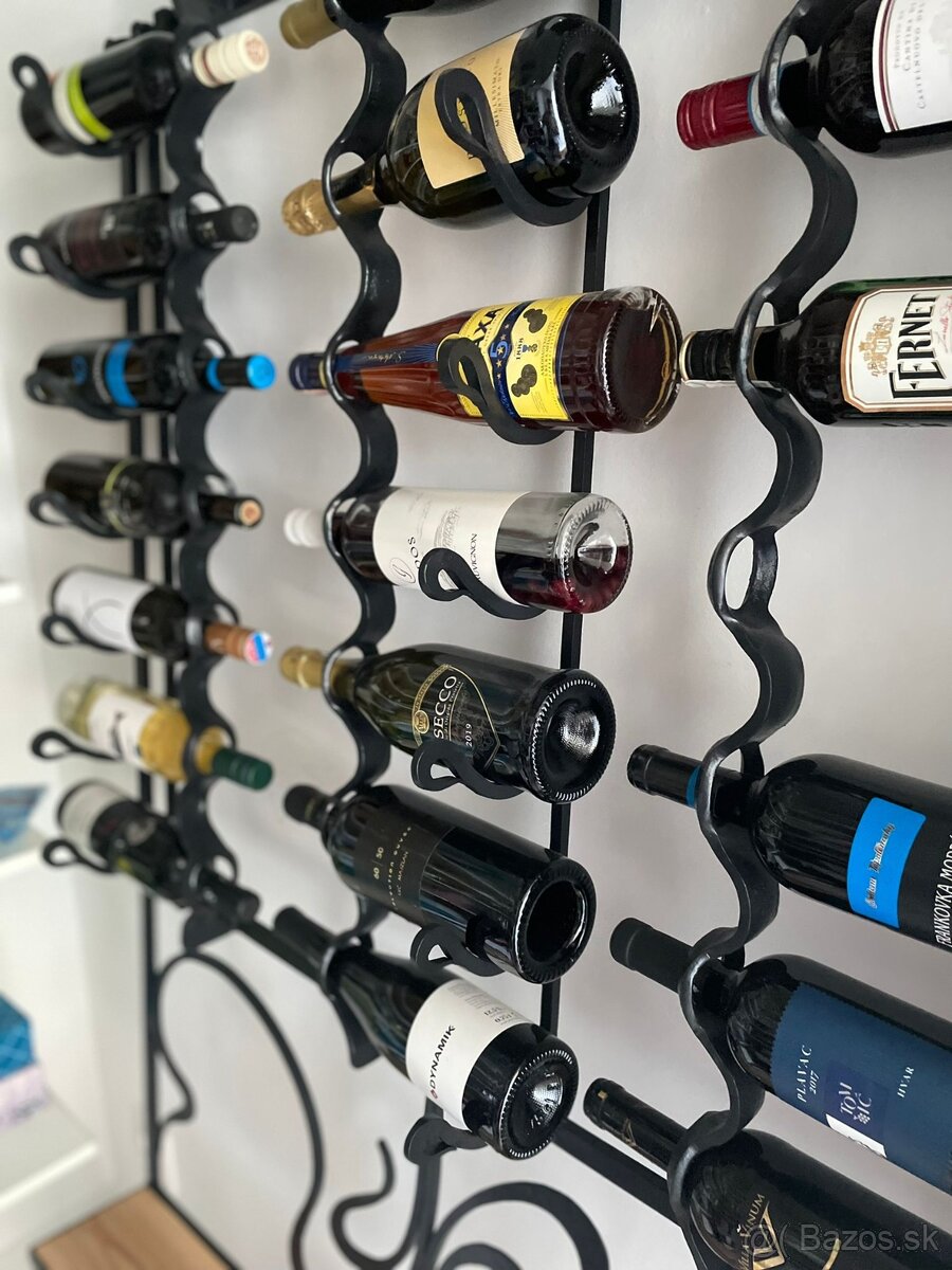 Stylovy regal na vino