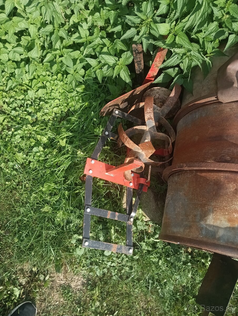 Dvojkolesový malotraktor