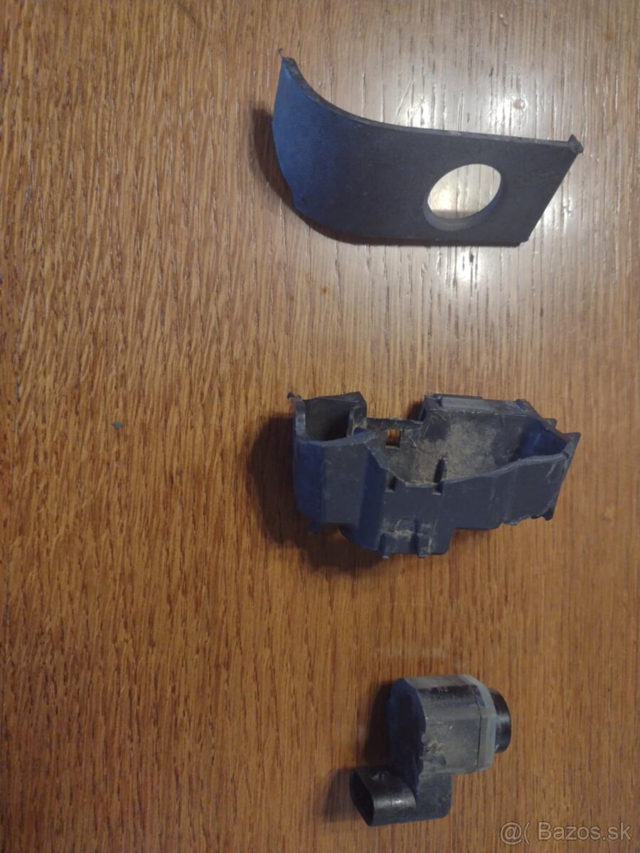 Kúpim predné držiaky parkovacích senzorov Laguna III