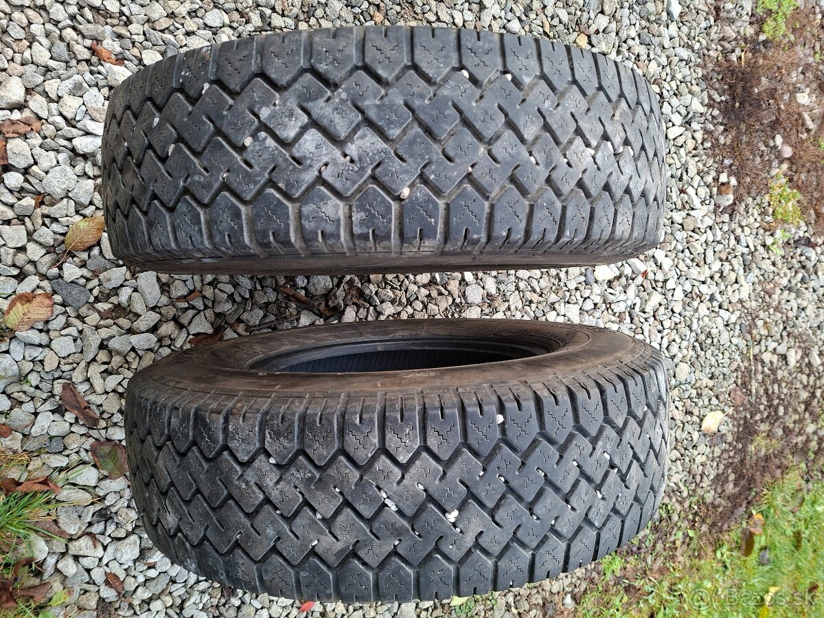 Predám 2ks zimne pneu 225/75 R16 C  8,5 mm BRIDGESTONE