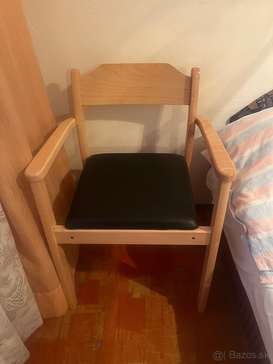 Toaletná stolička pre seniorov