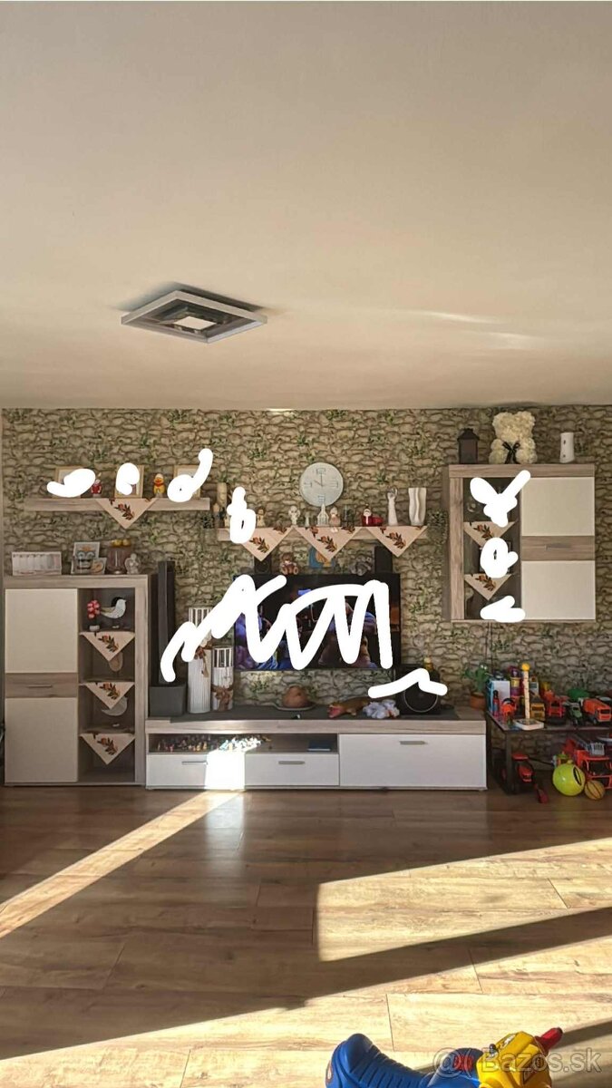 Pól ročná obývačka steba