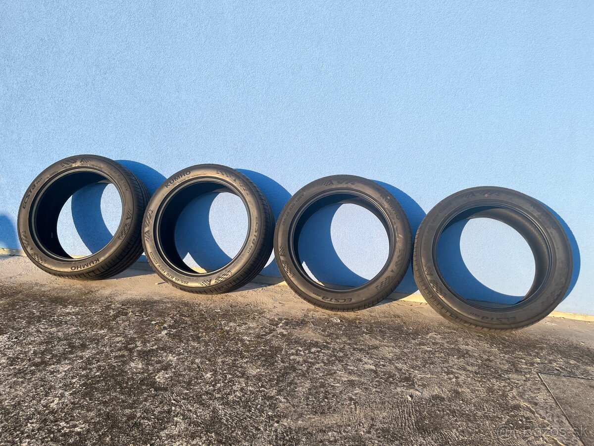 Kumho ecsta r20 cisto nove gumy