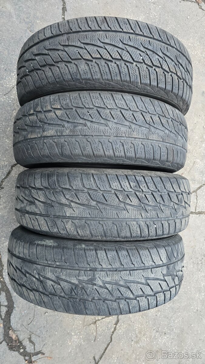 Predam zimné pneumatiky 195/65 R15